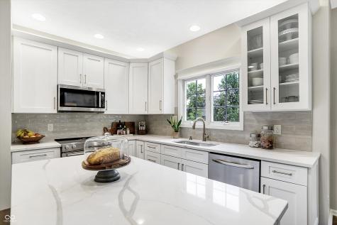 9094 Iris Lane Zionsville IN 46077