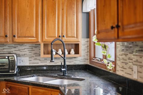 6036 Chinkapin Drive Columbus IN 47201