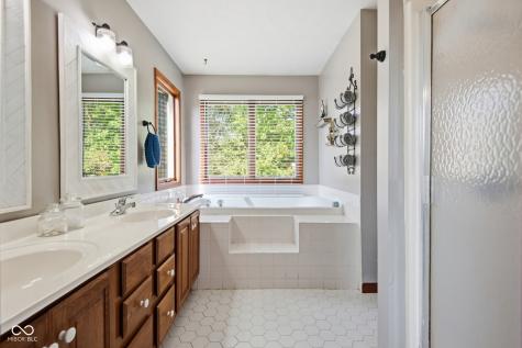 6036 Chinkapin Drive Columbus IN 47201