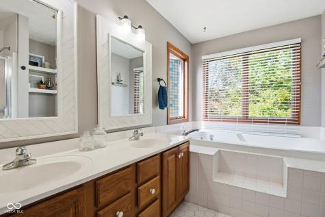 6036 Chinkapin Drive Columbus IN 47201