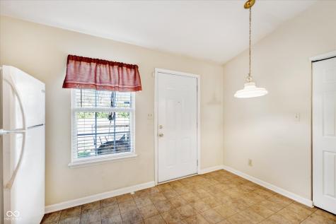 5182 Pin Oak Drive Indianapolis IN 46254