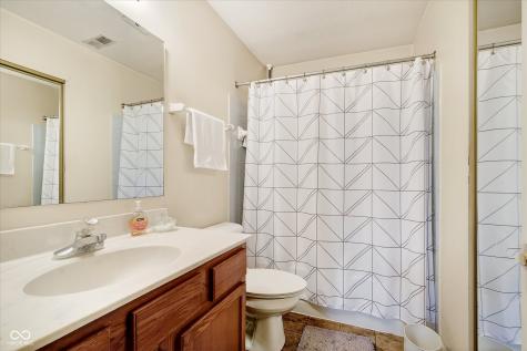 5182 Pin Oak Drive Indianapolis IN 46254