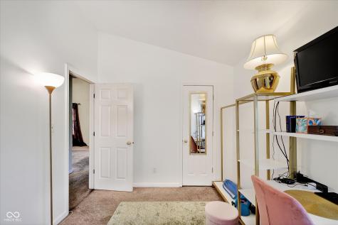 5182 Pin Oak Drive Indianapolis IN 46254