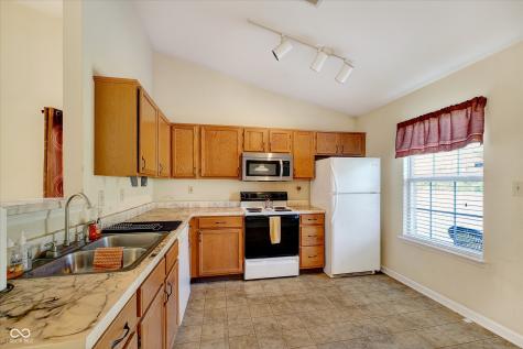 5182 Pin Oak Drive Indianapolis IN 46254