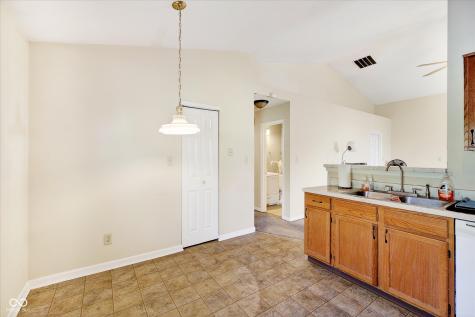 5182 Pin Oak Drive Indianapolis IN 46254