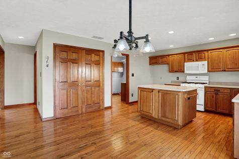 1498 Macintosh Court Avon IN 46123