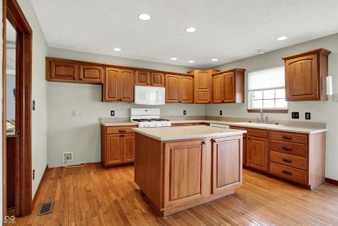 1498 Macintosh Court Avon IN 46123