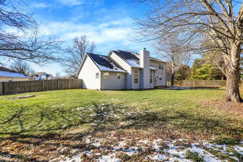1498 Macintosh Court Avon IN 46123