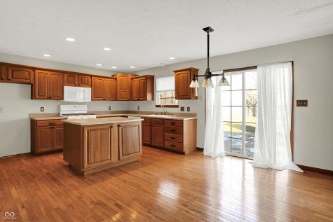 1498 Macintosh Court Avon IN 46123