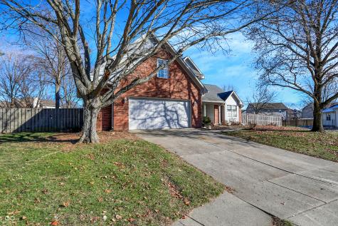 1498 Macintosh Court Avon IN 46123