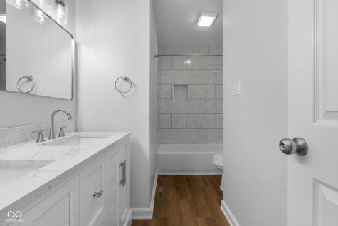 1127 Junco Drive Columbus IN 47203