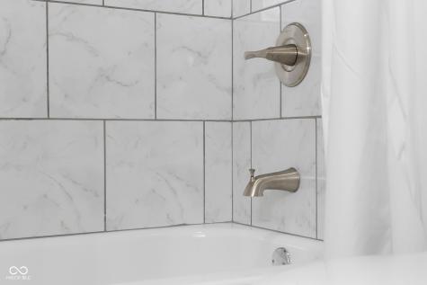 1127 Junco Drive Columbus IN 47203