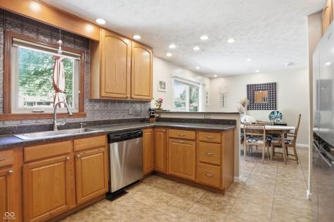 729 Colonial Way Greenwood IN 46142