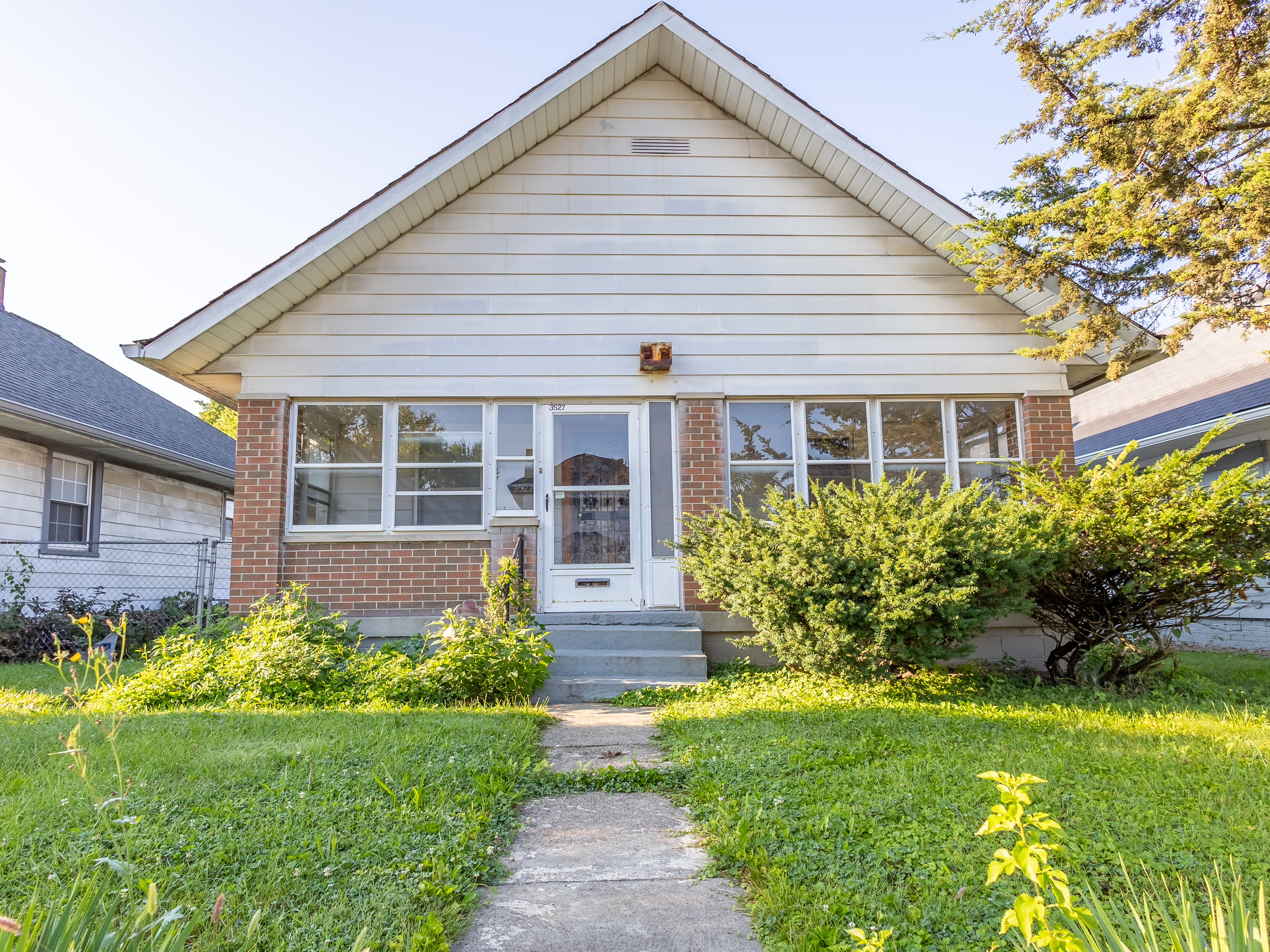 3527 E New York Street Indianapolis IN 46201