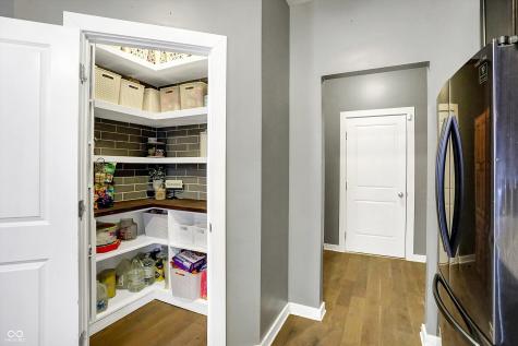 1664 Woodside Circle Franklin IN 46131