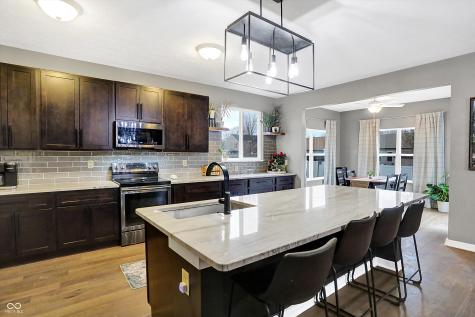 1664 Woodside Circle Franklin IN 46131