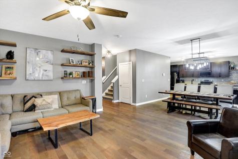 1664 Woodside Circle Franklin IN 46131