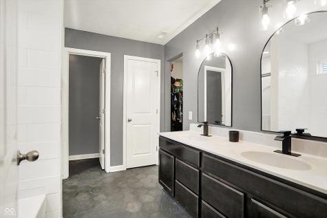 1664 Woodside Circle Franklin IN 46131