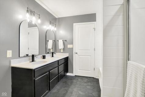 1664 Woodside Circle Franklin IN 46131