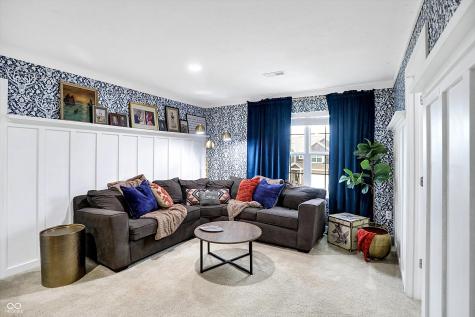 1664 Woodside Circle Franklin IN 46131