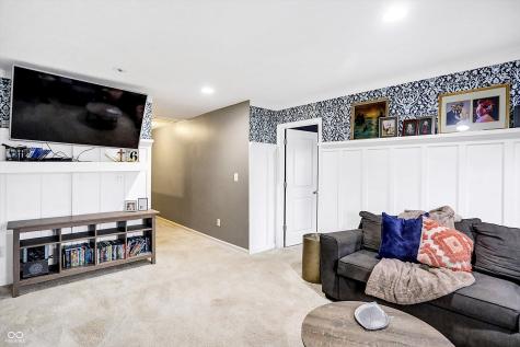 1664 Woodside Circle Franklin IN 46131