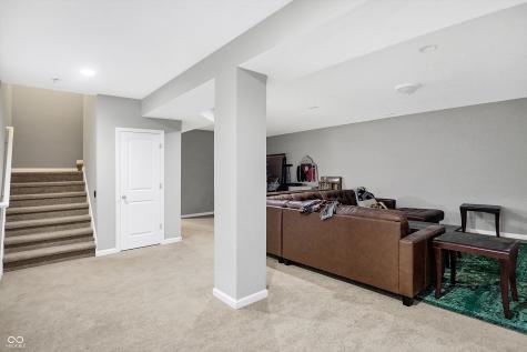 1664 Woodside Circle Franklin IN 46131