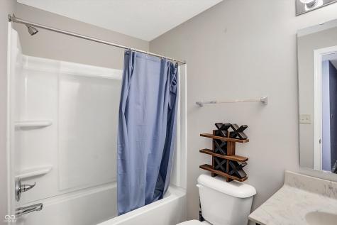 1664 Woodside Circle Franklin IN 46131