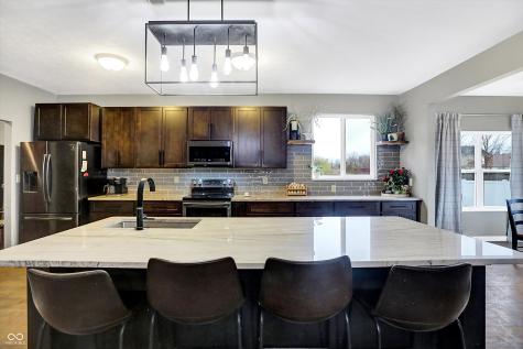 1664 Woodside Circle Franklin IN 46131