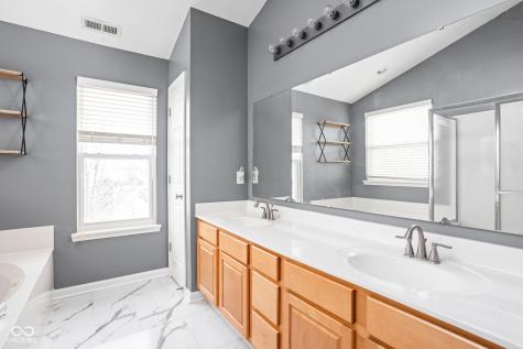 2048 Whitetail Court Avon IN 46123