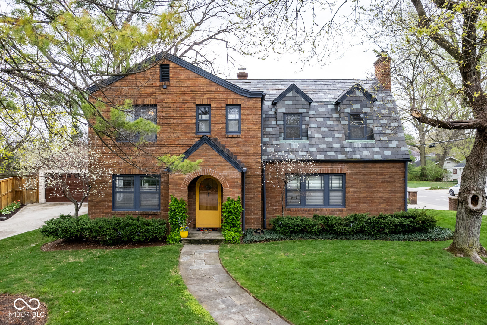 5703 Broadway Street Indianapolis IN 46220