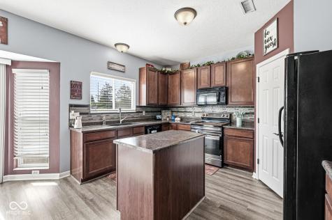 8595 Harlekin Court Avon IN 46123