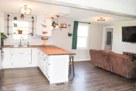7509 N 330 W Columbus IN 47201