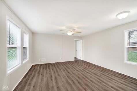 154 Echo Lake E Mooresville IN 46158