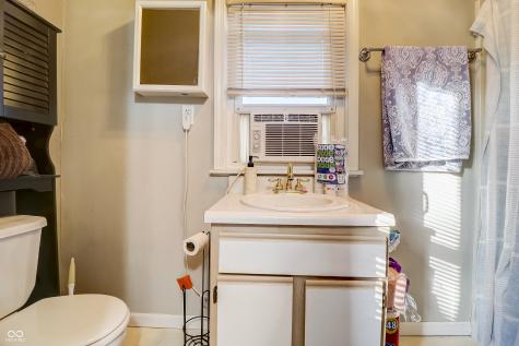 1104 W Ashland Avenue Muncie IN 47303