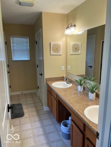 11652 High Grass Drive Indianapolis IN 46235