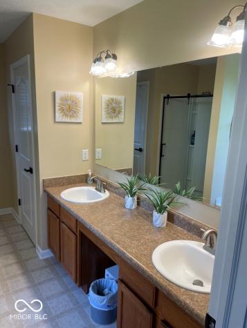 11652 High Grass Drive Indianapolis IN 46235