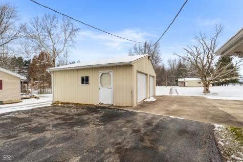 6742 E County Road 900 N Seymour IN 47274