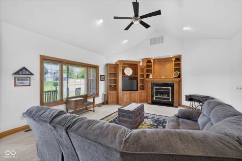 675 N Auburn Ridge Drive Linton IN 47441