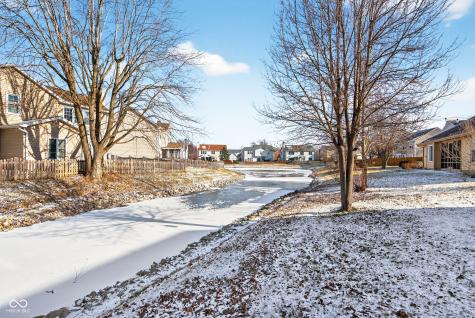 8635 Woodstone Way W Indianapolis IN 46256