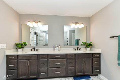 10627 Oak Bend Boulevard Indianapolis IN 46239