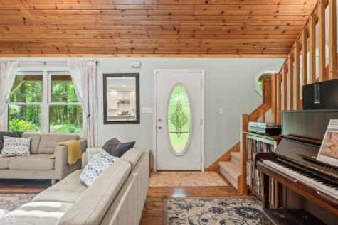8959 S Laroche Drive Trafalgar IN 46181