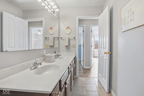 10998 Rutgers Lane Fishers IN 46038