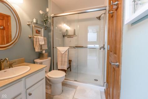 6006 Regency Drive Columbus IN 47203