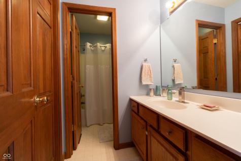 6006 Regency Drive Columbus IN 47203