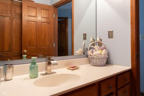 6006 Regency Drive Columbus IN 47203