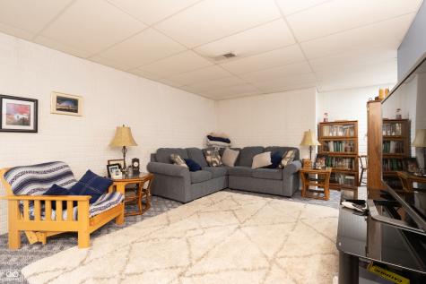 6006 Regency Drive Columbus IN 47203