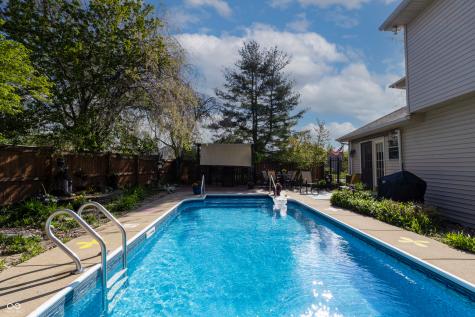 6006 Regency Drive Columbus IN 47203