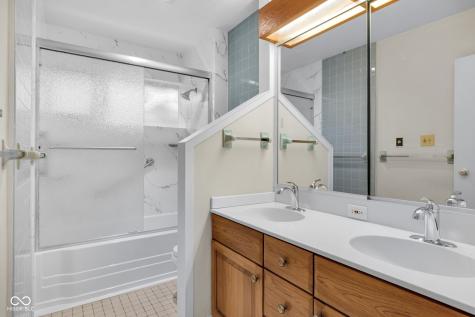 1413 W 52nd Street Indianapolis IN 46228