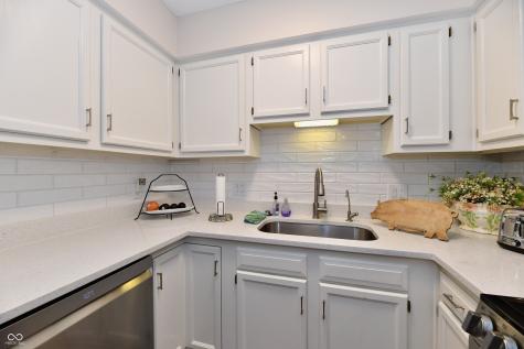 5668 Misty Ridge Circle Indianapolis IN 46237