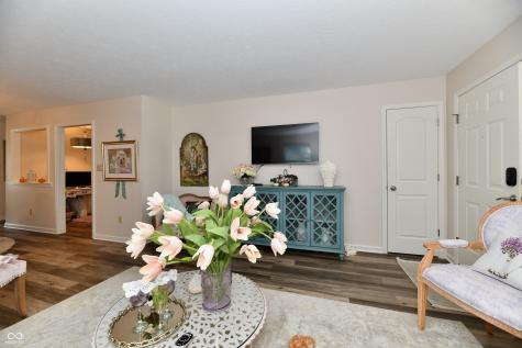 5668 Misty Ridge Circle Indianapolis IN 46237